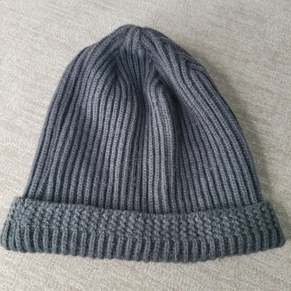 Michael Kors Mens Gray Ribbed Knit Beanie Hat Cuffed MK Logo Charcoal Cap
